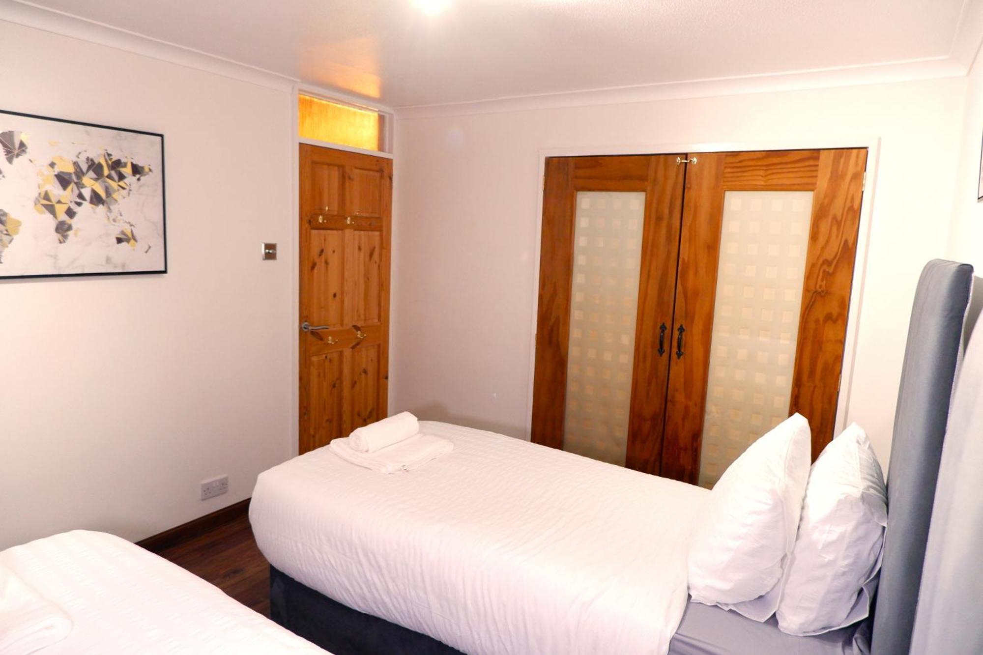 Dundridge Home - Morden Urban Living - Sleeps Up To 9 Guests & Private Parking For 2 Vehicles Бристоль Екстер'єр фото