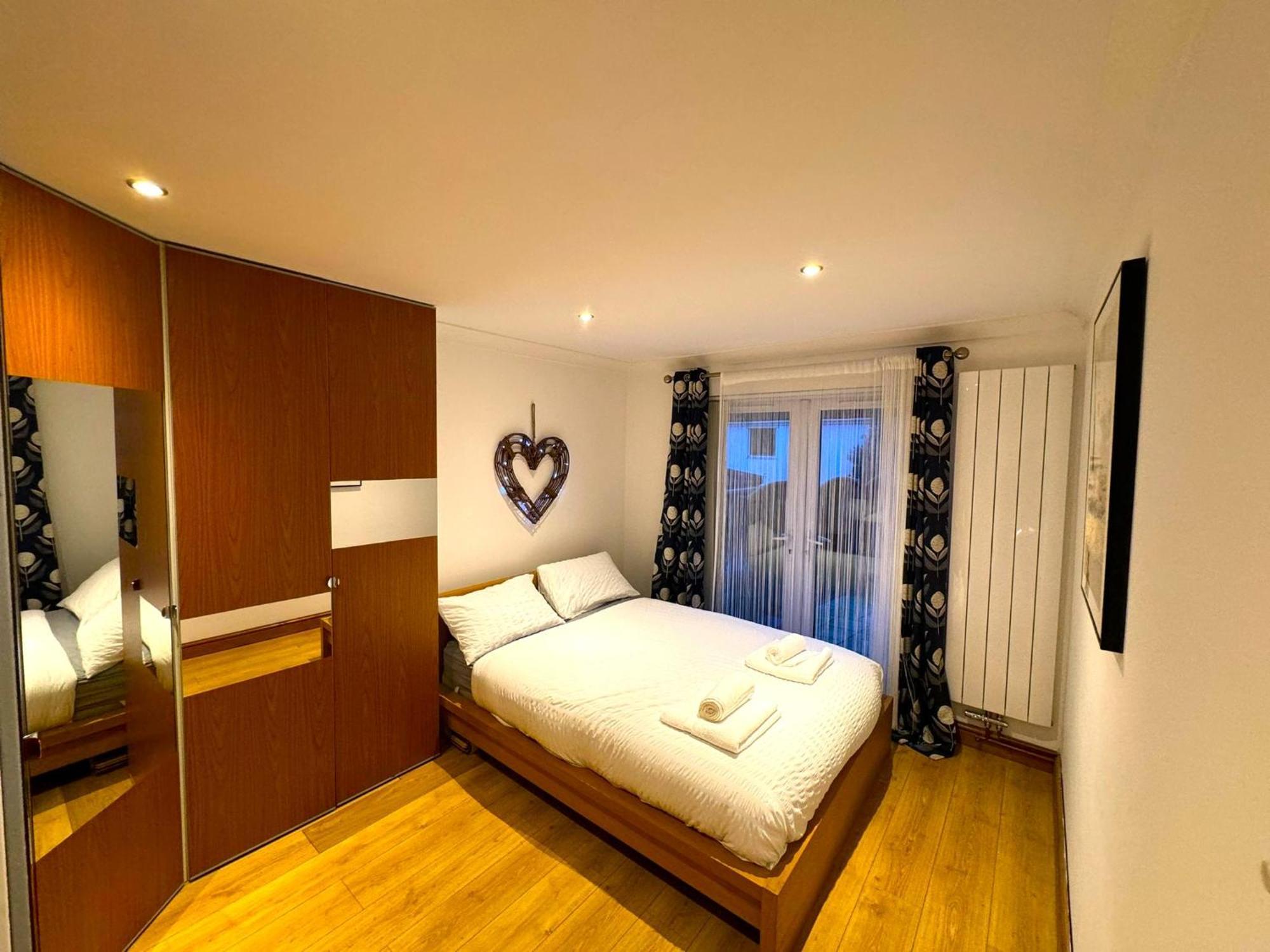 Dundridge Home - Morden Urban Living - Sleeps Up To 9 Guests & Private Parking For 2 Vehicles Бристоль Екстер'єр фото